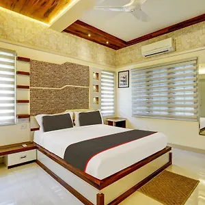 Otel Collection O Lux, Nedumbassery